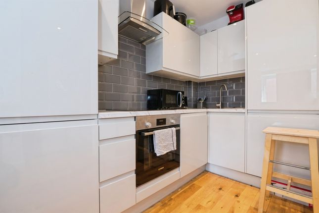Flat 14, Mitchell House, Southampton Road, Eastleigh photo 4