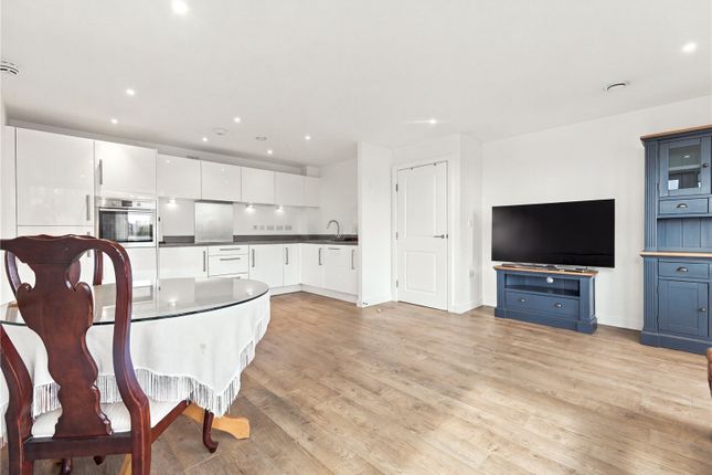 43, Kingfisher Heights, London photo 2