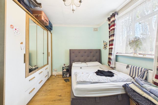 156, Linkfield Road, Middlesex photo 4
