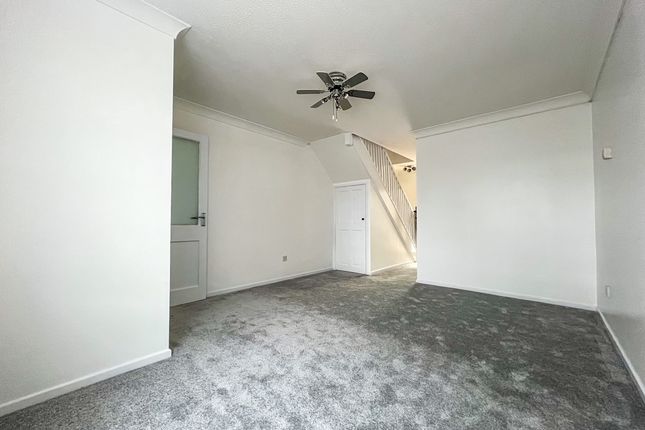 Glebelands, West Molesey photo 3
