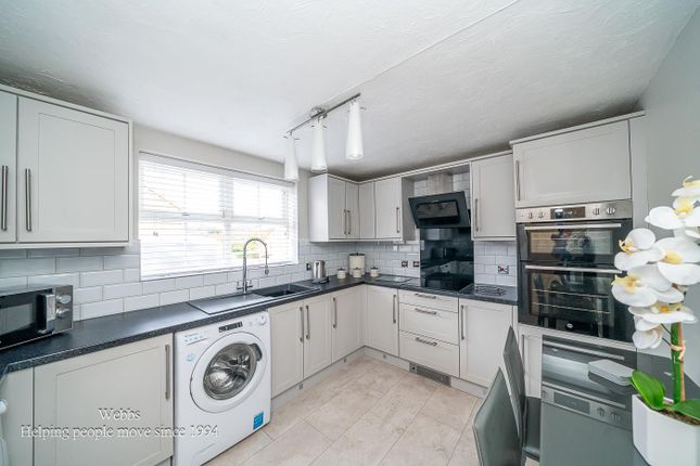 28, Watermint Close, Cannock photo 2