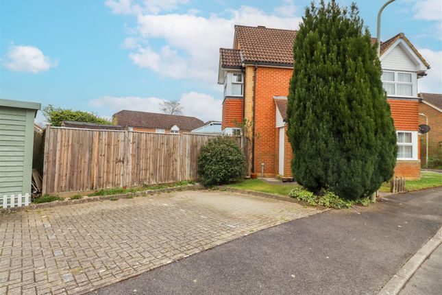 21, Hop Garden, Fleet photo 3