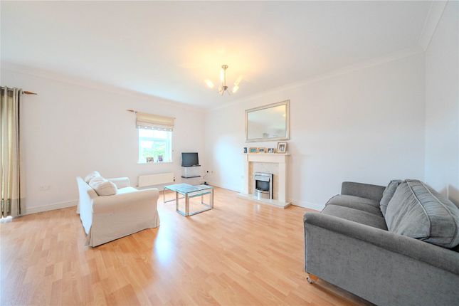 16, Stoneleigh Court, West Yorkshire photo 4