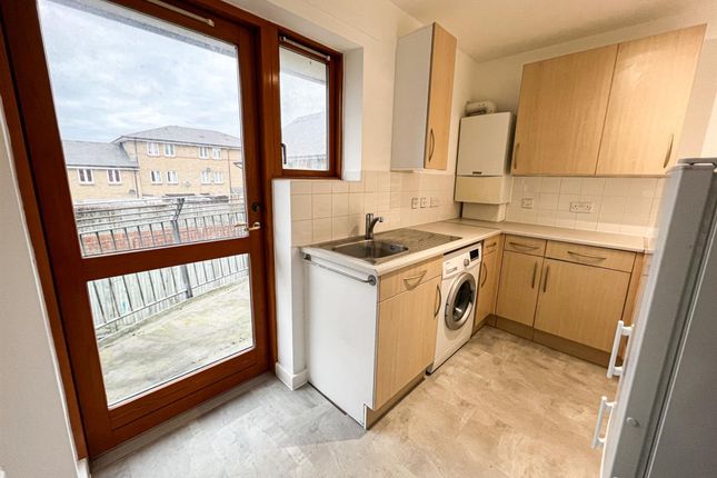 16 Lime Grove, London photo 4