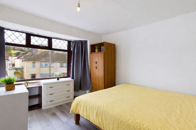 5-bed house on 23 Upper Bevendean Avenue, Brighton, £2,698/mo