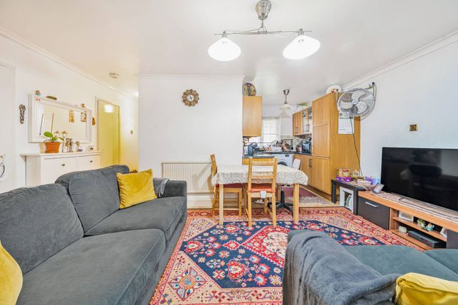 Flat for sale in St Pauls Close, Ealing, London
