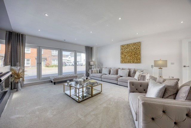 33, Thurso Crescent, Renfrewshire photo 2