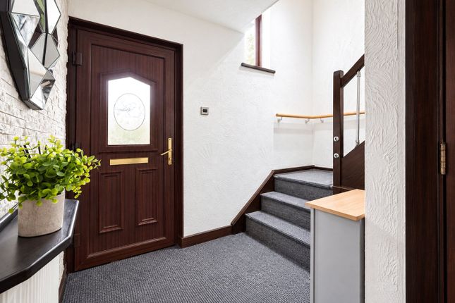 3, Avebury Close, Blackburn photo 2
