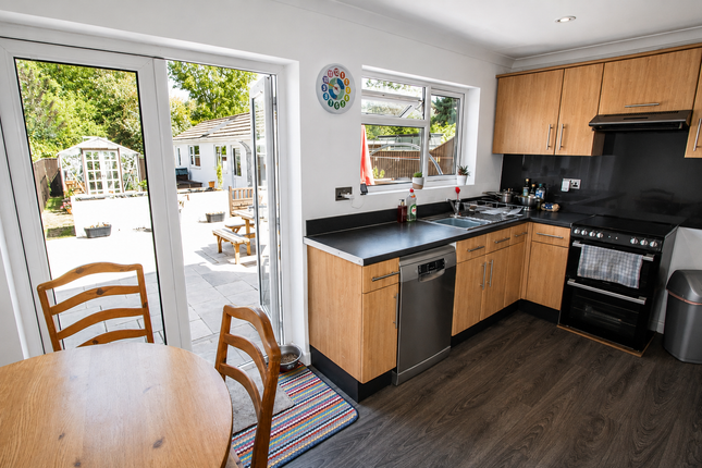 8 Kings Avenue, Ottery St Mary photo 4
