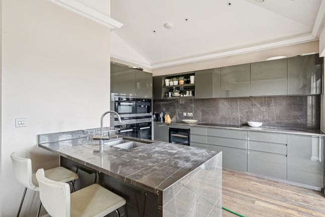 Flat 45, 102, Carnwath Road, London photo 4