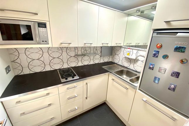 Upstairs Kitch 111.Jpg