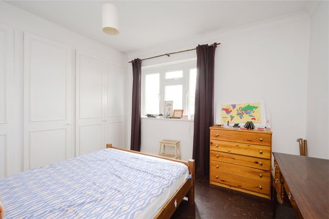 Flat for sale in Kenmore Close, Richmond
