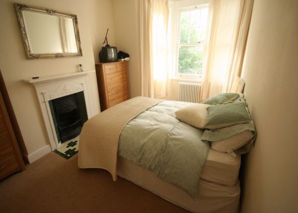 Terraced house to rent in Vant Road, Tooting Broadway