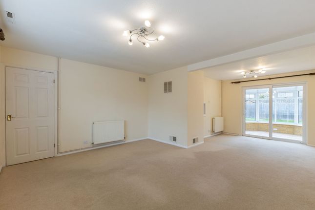 135, Alexander Drive, Cirencester photo 3