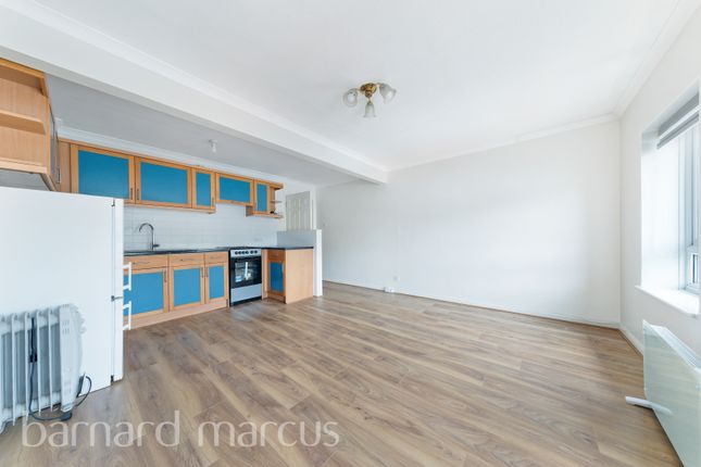 Flat to rent in Woodside Green, Woodside, Croydon