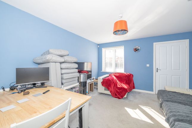 19, Mexborough Square, Canterbury photo 2