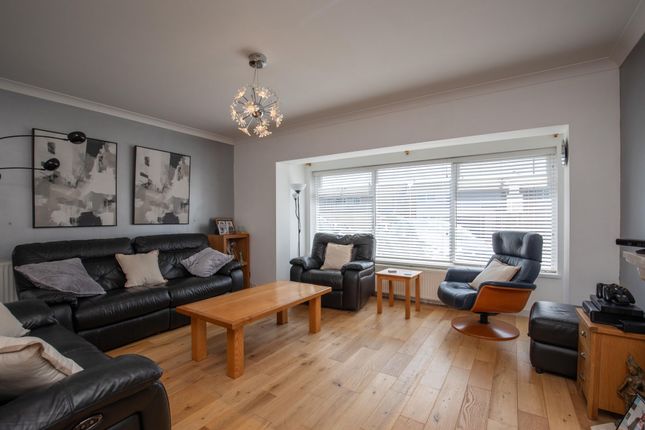 37 Rest Bay Close, Porthcawl photo 2