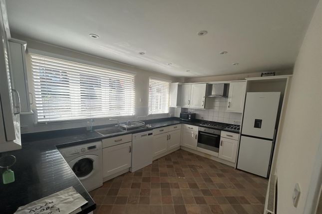 32, Crowther Close, Southampton photo 2