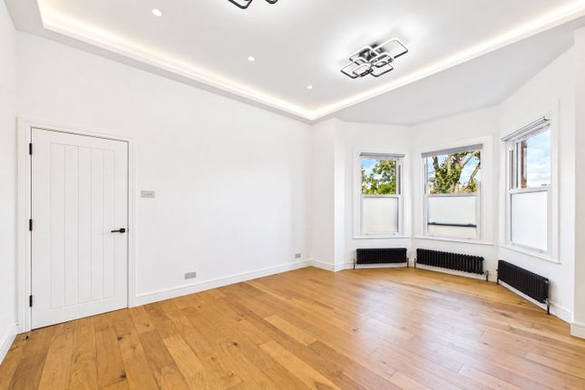 Flat 3, 348 Brownhill Road, London photo 3