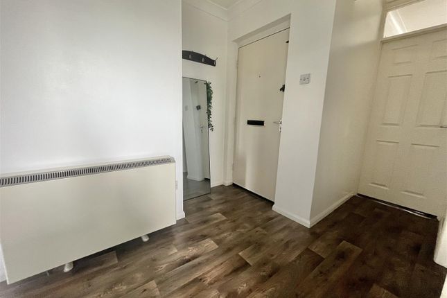 Flat 7, St. Margarets Court, Coppins Road, Clacton-On-Sea photo 2