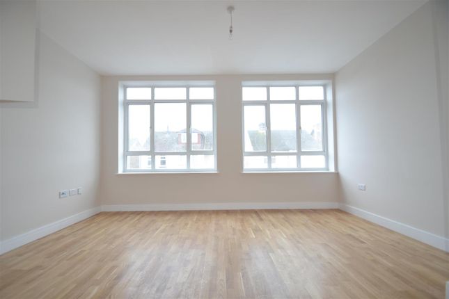 Thumbnail Flat to rent in Endsleigh Road, Merstham