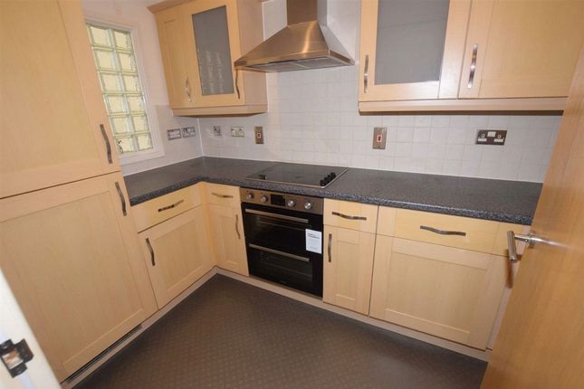 Flat 19, Solomons Court, London photo 4