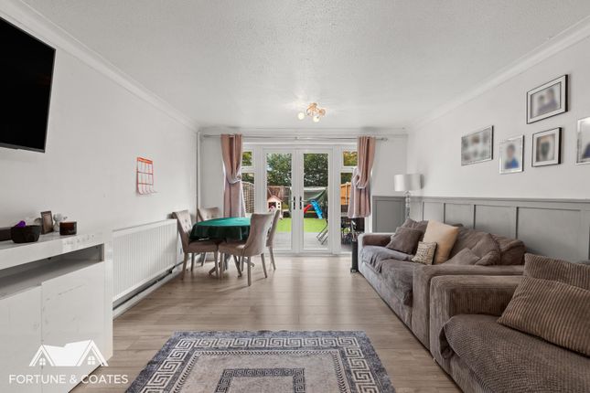 102, Bynghams, Harlow photo 3
