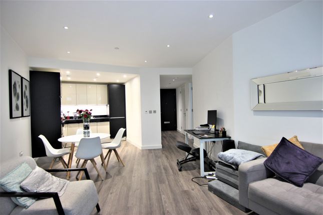 Flat for sale in Kingwood House, 1 Chaucer Gardens, London