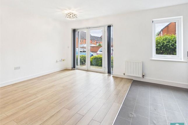 Apartment 4, Waverley Street, Oldham photo 3