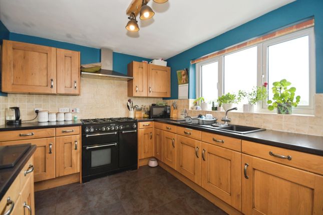 10, Homestead Way, High Peak photo 4
