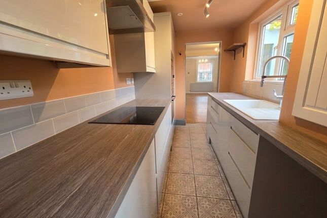 12 Greenfield Road, Newport Pagnell photo 5