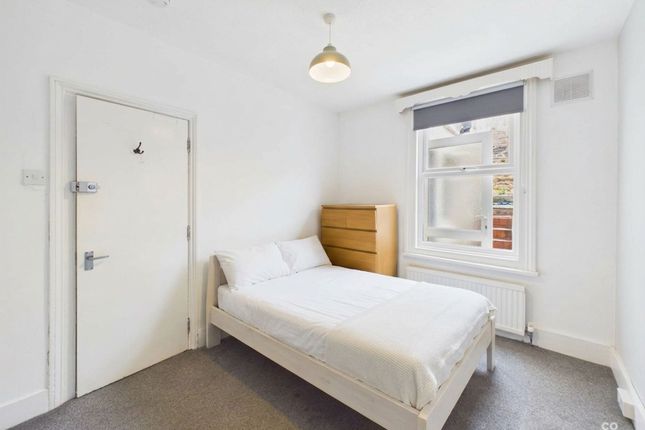 Room 3, 24 Franklin Street, Brighton photo 2