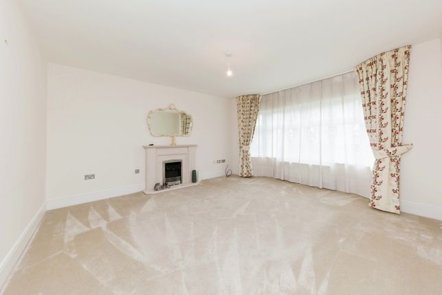 9, Cotton Crescent, Cheshire photo 4