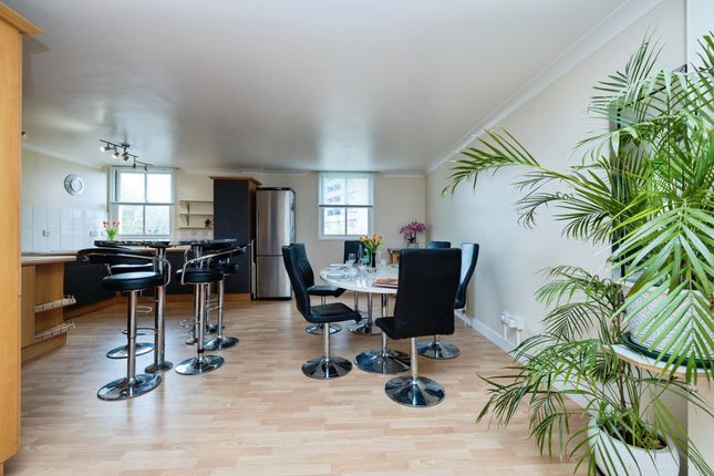 Flat 15, 7, Hide Place, London photo 3