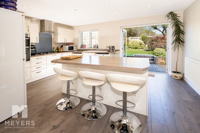 8, Ashley Close, Ringwood photo 3