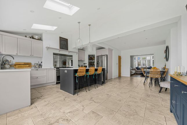 14 Wood Lane, Isleworth photo 4