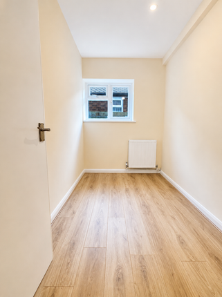 320, Staines Road, Feltham photo 4