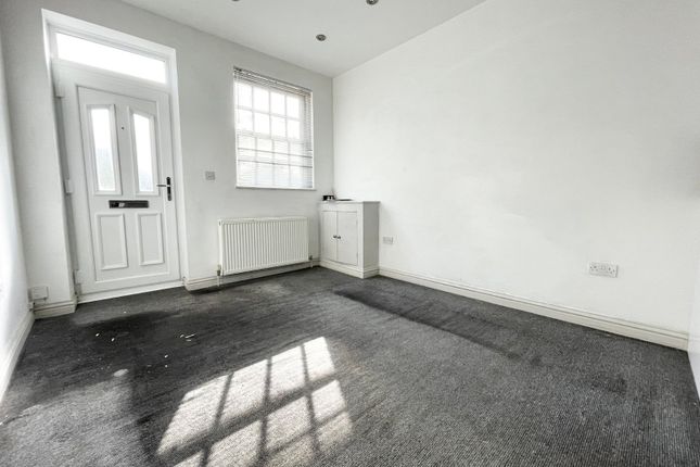 92b Trinity Square, Kent photo 3