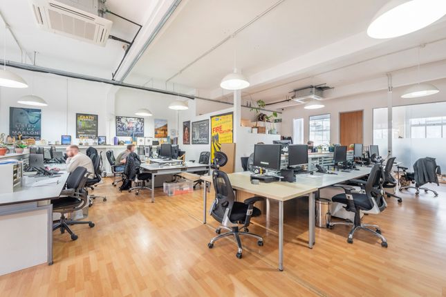Office to let in Rathbone Place, London
