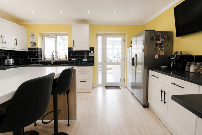5 Borley Court, Welling Road, Grays photo 4