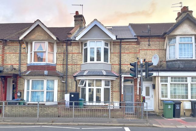 Thumbnail Shared accommodation to rent in Leavesden Road, Watford
