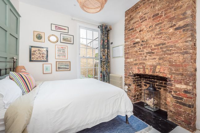 Flat for sale in Kay Road, London