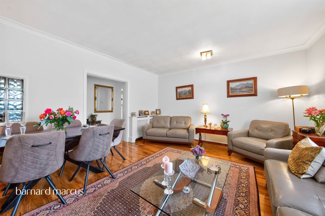 Flat 5, Hillside Court, Holders Hill Road, London photo 4