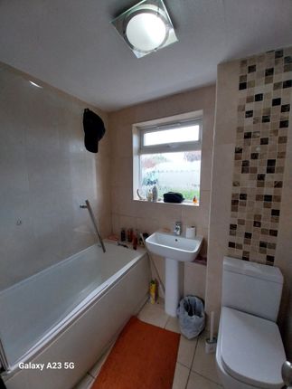 9, Adelaide Close, Slough photo 4