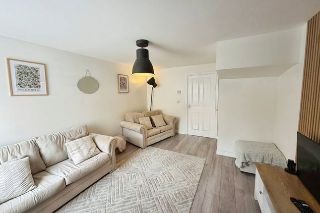 31, Heol Y Pibydd, Swansea photo 3