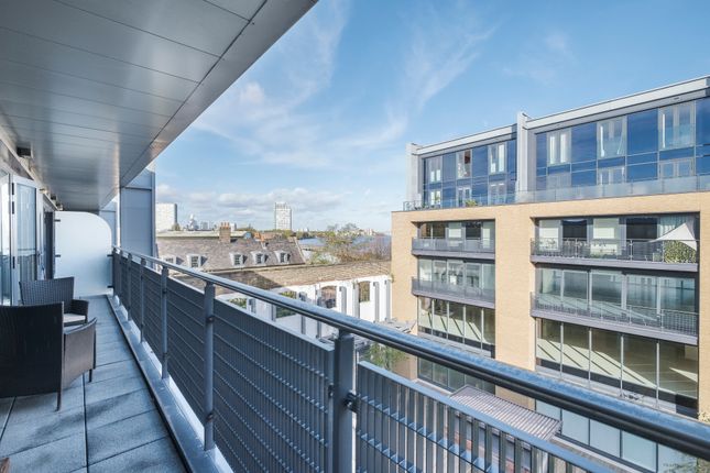 Flat for sale in Drew House, Deptford