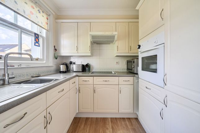 Flat 27, Jubilee Court,, Commercial Street, Gloucestershire photo 4
