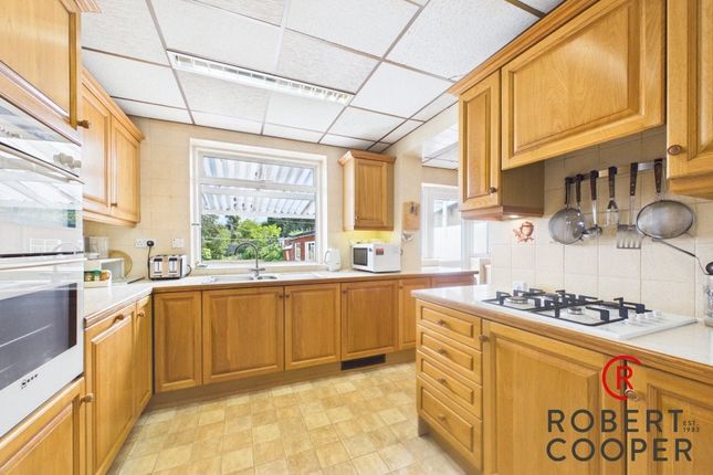 22, Abbotsbury Gardens, Pinner photo 4