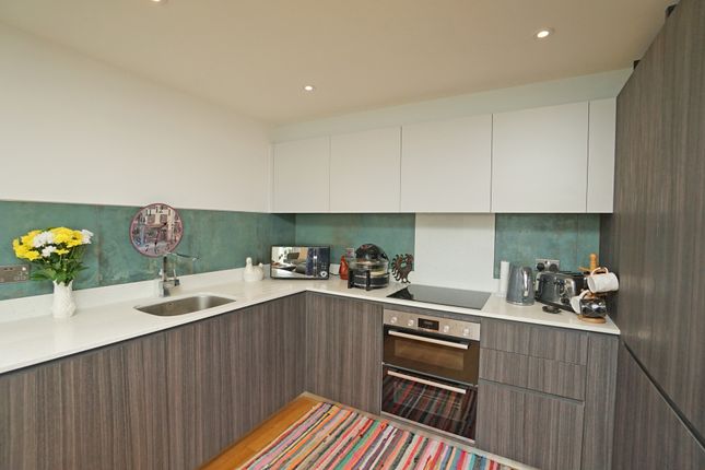 Flat 5, 312, Watersedge, Lower Swanwick, Southampton photo 3