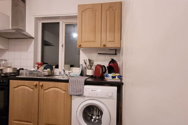 Flat to rent in High Trees, Tulse Hill, London